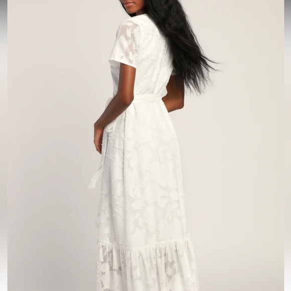 NWT Lulu’s White Short Sleeve Wrap Midi Dress - Picture 10 of 10